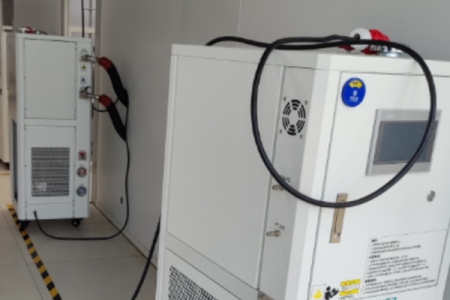 油加热控温设备是如何控温的？