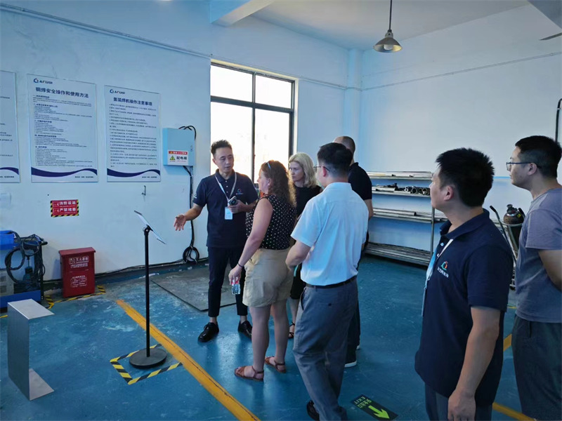 国外客户莅临我司考察，深化外贸交流与合作 图3